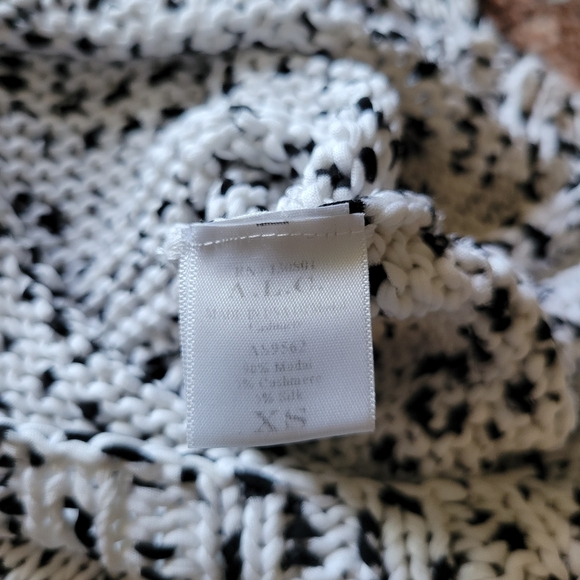 A.L.C Elegant White and Black Women's Top - Picture 9 of 9